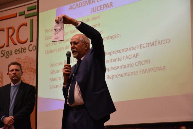 Valdir Pietrobon, vice-presidente da Jucepar, explica a necessidade de entendimento sobre o Manual da Jucepar