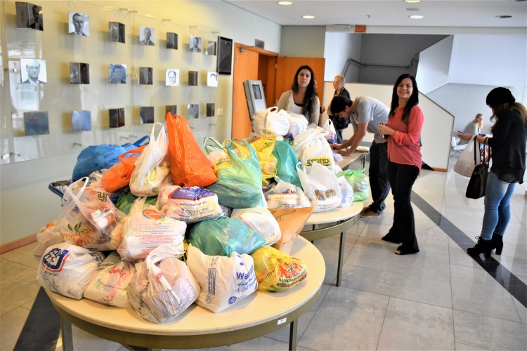 Os alimentos trazidos pelos participantes a título de ingresso social foram doados para o Instituto AMA e para a UNIPACC