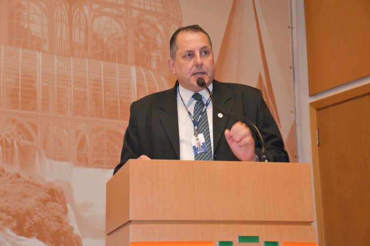 O superintendente do CRCPR Gerson Borges de Macedo foi mestre de cerimônias do Seminário